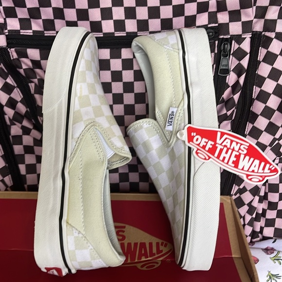 Vans WMNS CLASSIC SLIP-ON 
(CHECKERBOARD) BLUE FLOWER 
VN0A38F7QCL
Sneakers - Picture 12 of 16